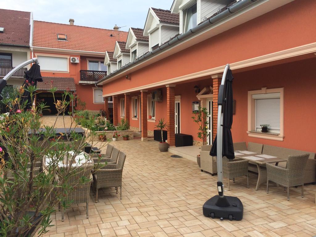 Hotel Csillag Panzió Vác Exterior foto