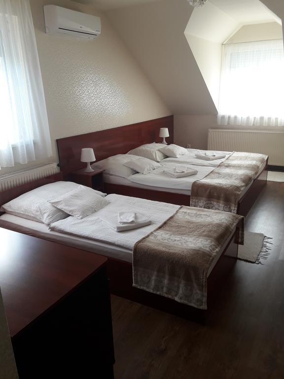 Hotel Csillag Panzió Vác Exterior foto