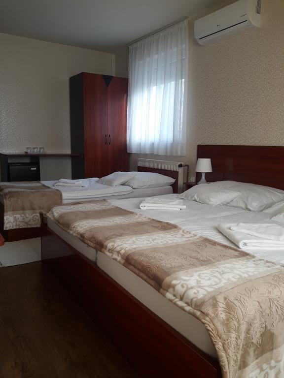 Hotel Csillag Panzió Vác Exterior foto