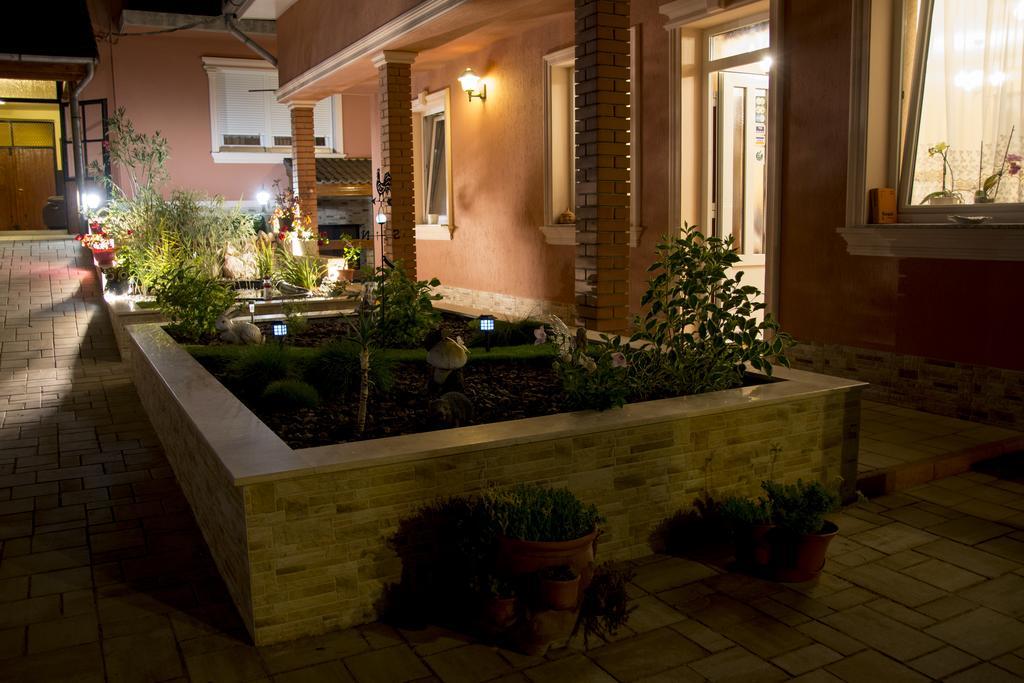 Hotel Csillag Panzió Vác Exterior foto
